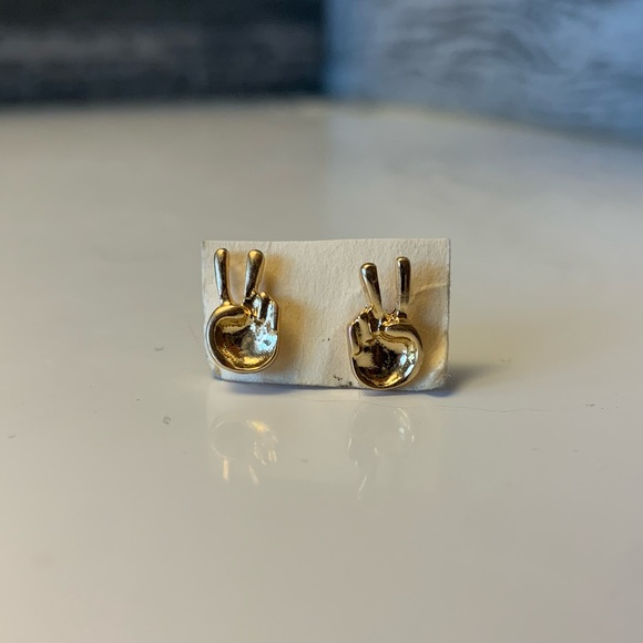 ✌🏼 Earrings - Picture 1 of 1